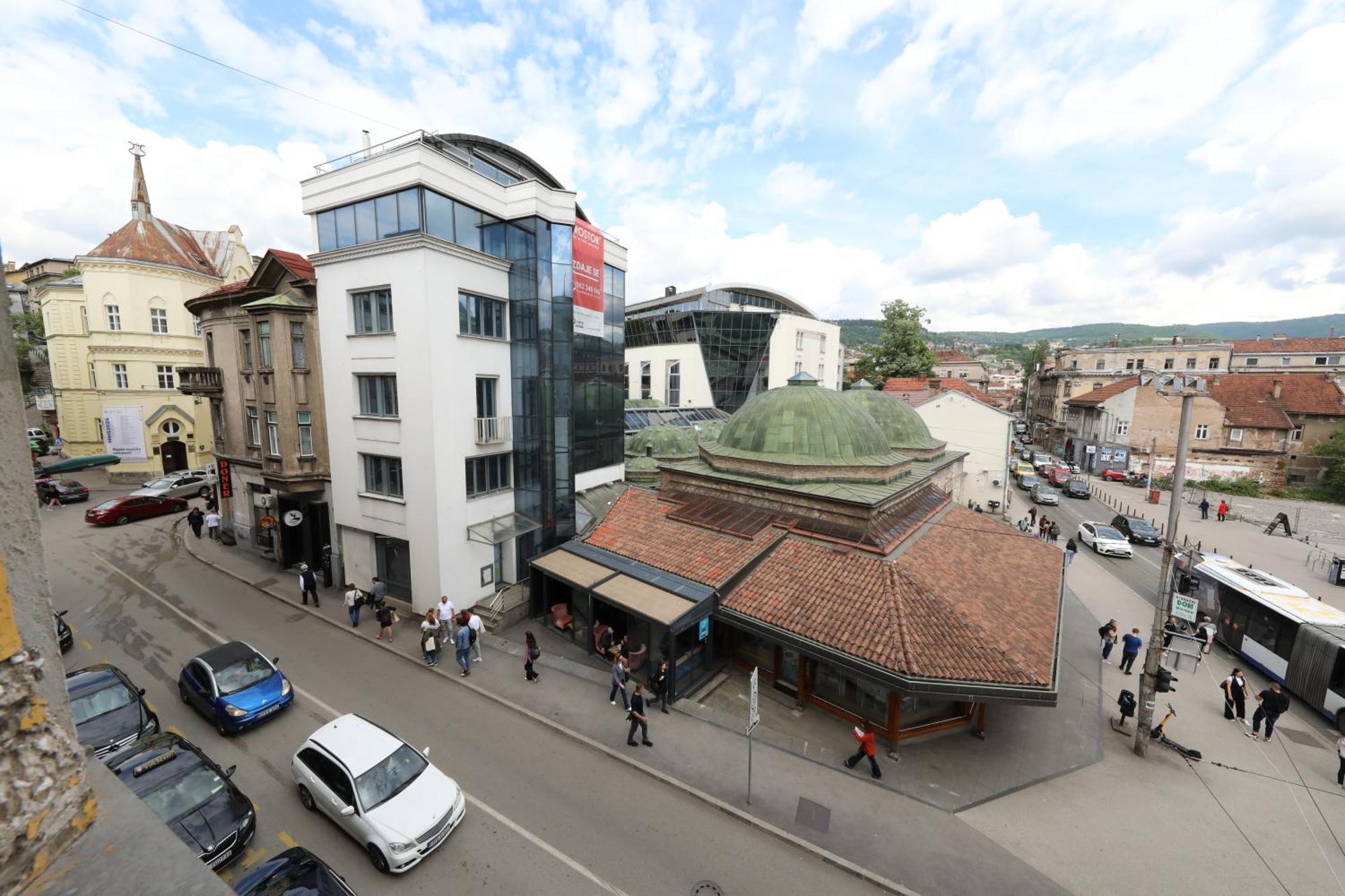 Historijski Luksuz U Starom Gradu, Garage Parking Sarajewo Zewnętrze zdjęcie